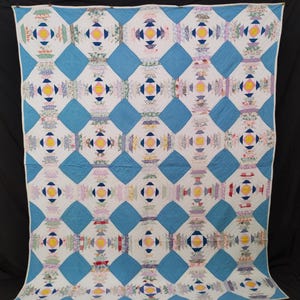 Vintage Ananas Quilt, handgesteppte blaue Patchwork Tagesdecke, Cottagecore Landhausdeko