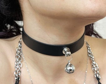 Black Elegant, Minimal Vegan Leather Collar/Choker with a Cute Shiny bell,Bdsm Collar submissive Ddlg Gift Jewelry Accessory Gothic Punk Sub