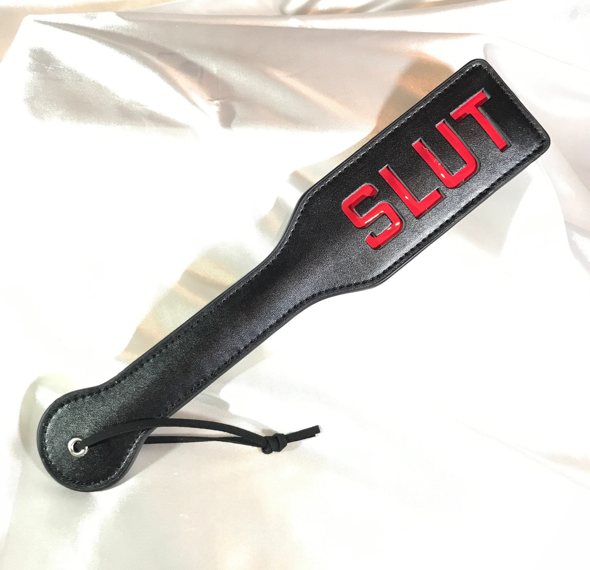 ハンドスパンキング BDSM ddlg ハンドメイド PU レザー スパンキング パドル ホイップ、赤い「3 つのハート」または「BITCH」の 3D デザイン。 - Etsy 日本