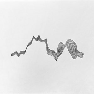 以下が含まれることがあります： 波打つ抽象的なデザインの山の連なりを描いた白黒の線画です。