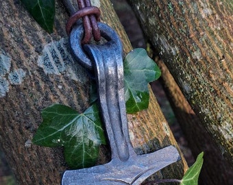 Handgeschmiedeter Anhänger Mjolnir Groß