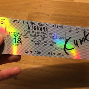HOLOGRAPHISCHER Aufkleber Kurt Cobain Nirvana MTV Unplugged-Ticket live 1993 mit Kurt-Autogramm