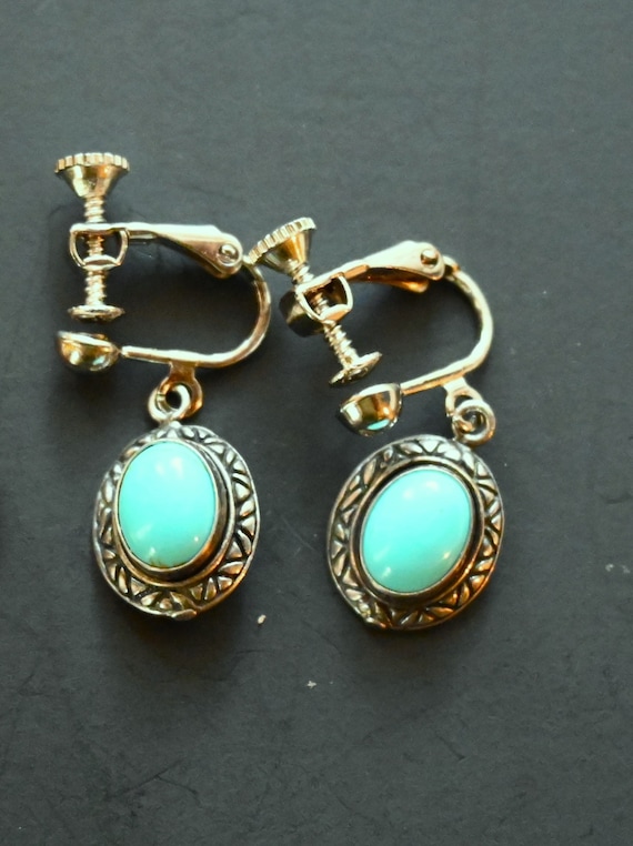 Pretty Sterling silver & Turquoise Radiant earring