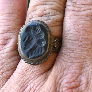 Men&#39;s Vintage Afghan carved Intaglio Agate stone size 9 ring silver/brass Handmade Tribal Afghan Silver Substantial 10.8 grams high-mount