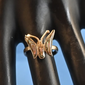 Vintage Abalone Butterfly & Sterling Silver Ring size 6 1/2- great detail