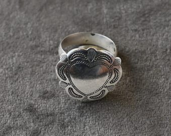 Einzigartiger Navajo Button Cover Ring von Davin Benally Sterlingsilber 5,8 g mehrere Größen erhältlich "Herz Navajo machte Ring."
