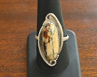 Anillo Navajo de plata esterlina y ágata natural, talla 8 1/2, firmado. Anillo largo (3,2 cm) 7 gramos. Anillo Navajo único hecho a mano.