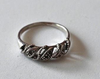 Anillo de cóctel de plata esterlina y marcasita estilo Art Deco - Talla 6 disponible Gran diseño