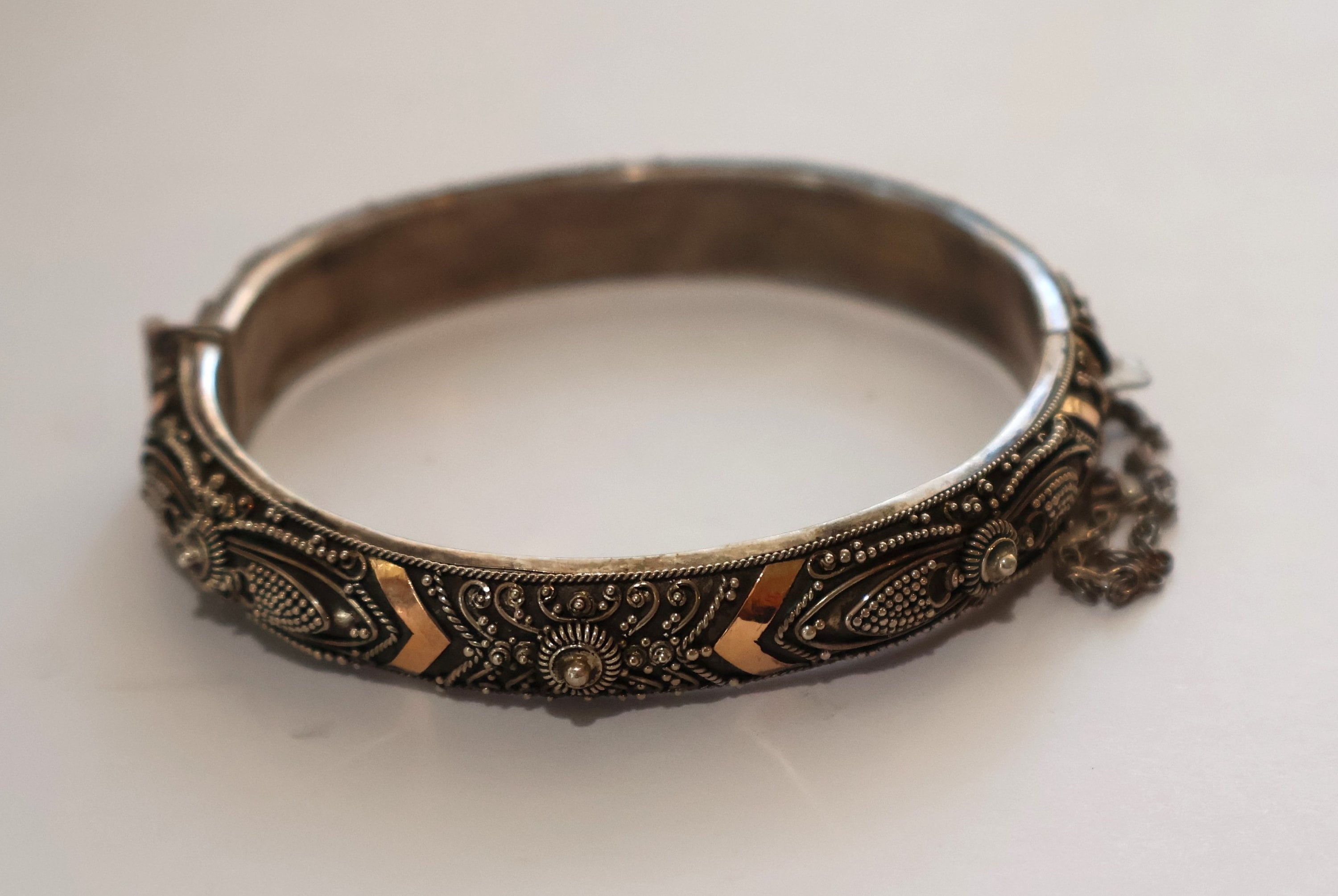 Stunning Vintage Tibetan Sterling Silver 2 Tone Hinged