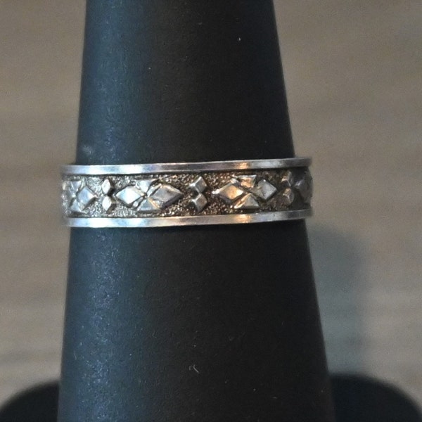 Vintage Navajo style Geometric Sterling Silver band have size 6 Hippie Era 1960-1970's Sterling silver