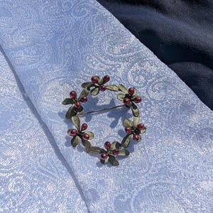 Barberry Wreath Stock Tie Pin