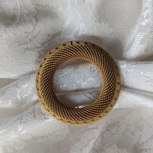 Gold Mesh Circle Stock Tie Pin