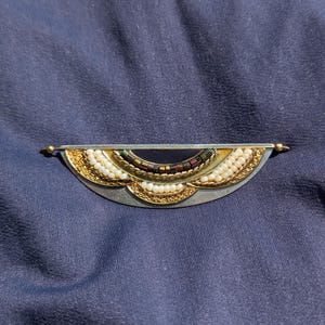 Gold Semicircle Stock tie pin