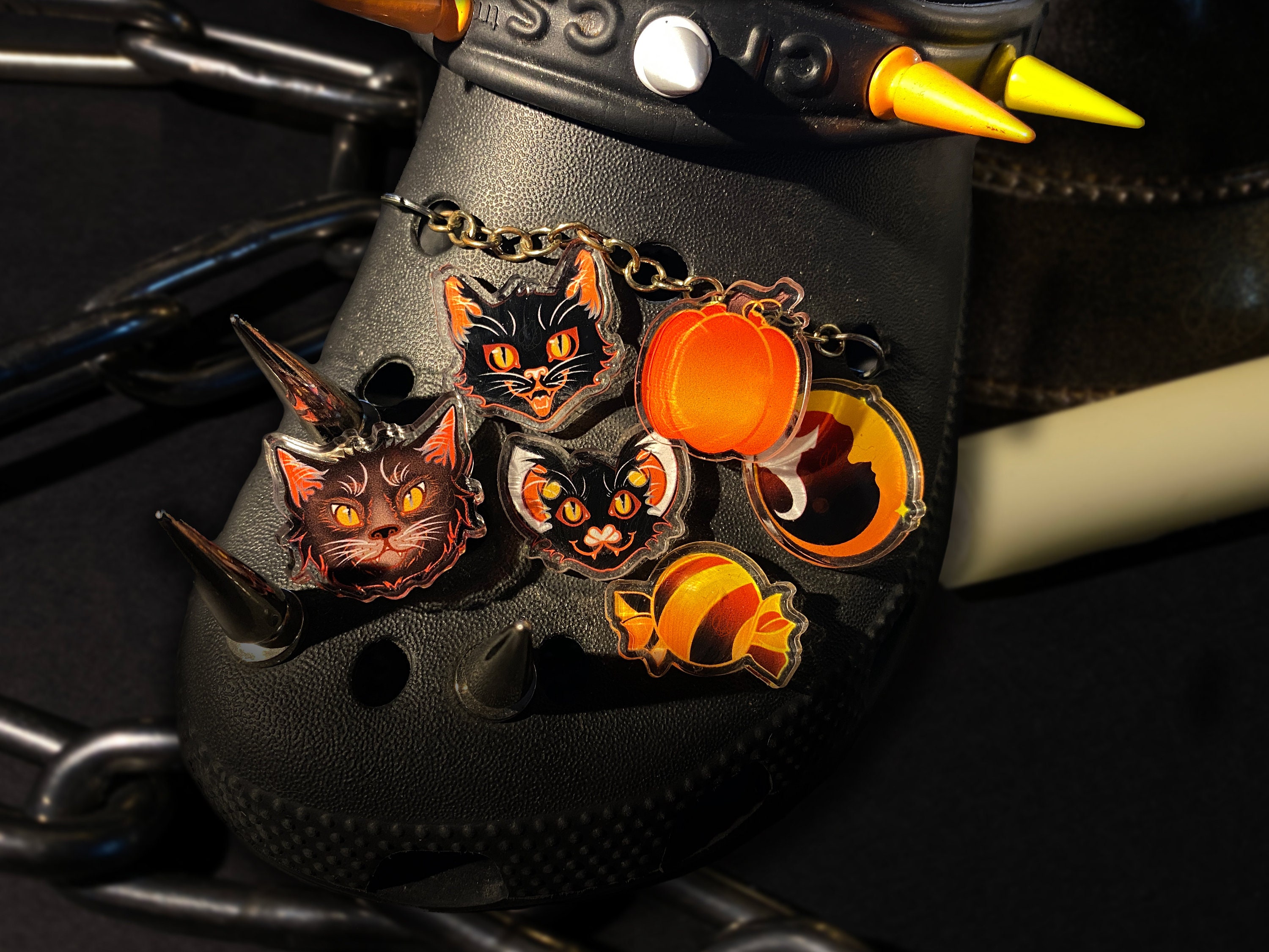 Retro Halloween Acryl Schuhanhänger • 1"/ 25 mm • Vintage-inspiriert!