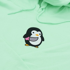 Pinguino con coltello ricamato - Scegli tra maglietta / felpa con cappuccio / girocollo