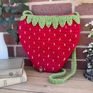 Strawberry Purse (Zippered and Lined) | Crochet Bag
