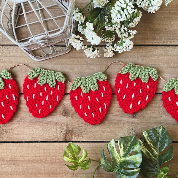 4’ or 6’ Strawberry Garland | Crochet | 4ft | 6ft
