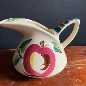 Vintage 1950’s Purinton Pottery Apple Pattern Slip Ware 28oz Water Pitcher Juice Pitcher