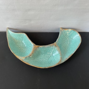 MCM 1960s California Pottery Leaf Dish, Turquoise Glaze with Gold Flecks, 14.5-Inch39
