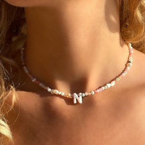 Collar de perlas de colores, collar de perlas de agua dulce de colores, collar de perlas de piedras preciosas de colores con letras, collar de perlas de colores, collar de piedras preciosas de colores, collar de perlas de colores