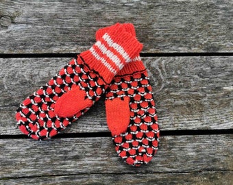 Knitted Red Mittens for 5-6 years old Kid. Red Color for Bright, Stylish and Brave Personalities