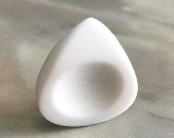 Guitar Pick Gift for Musician Speed Pick With Grip Guitar Plectrum for Studio Musician Thick White Pick for Professional Guitar Pick PTFE