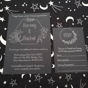 Invitación de boda con flores geométricas en relieve gótico en papel plateado, guardar la fecha, menú, conjunto de confirmación de asistencia.