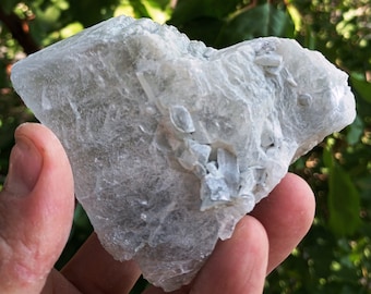 Spécimen minéral réactif UV de roche de cristal optique d'Ulexite TV