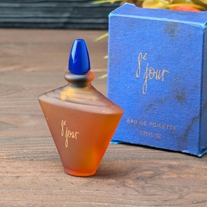 8e Jour Yves Rocher EAU DE TOILETTE collectible rare miniature bottle 7.5 ml /.25 fl.oz Splash, with box