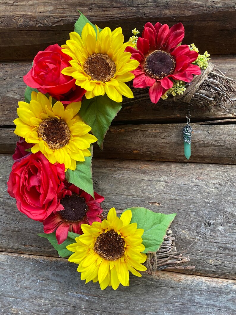 Download Flower Crescent Moon Wreath with Healing Crystal | Etsy