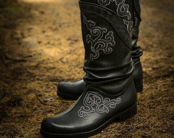 Men Black Boots With White Embroidery