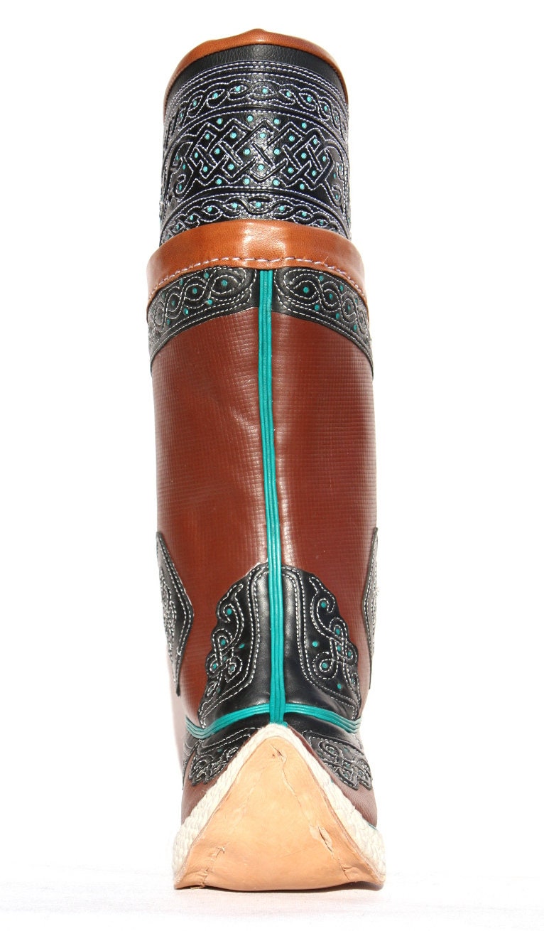 銅 細工 彫刻龍鳳靴  鎏金銅靴 銅器銅靴 装飾品 現代工芸品  美術品  置物 銅 細工 彫刻龍鳳靴 鎏金銅靴 銅器銅靴 装飾品 現代工芸品