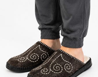 Handmade Mongolian Felt Slippers – Natural Wool Comfort