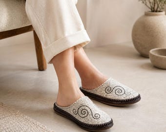 Handmade Mongolian Felt Slippers – Natural Wool Comfort