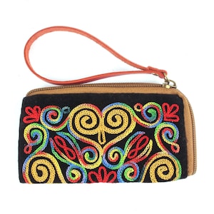 Pochette avec broderie kazakhe
