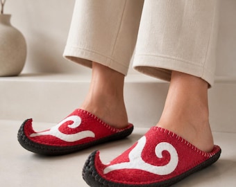 Handmade Mongolian Felt Slippers – Natural Wool Comfort