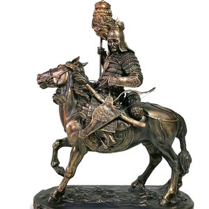 Escultura del guerrero mongol con jabalina