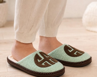Handmade Mongolian Felt Slippers – Natural Wool Comfort
