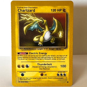Carte Pokémon personnalisée Charizard de type Lightning