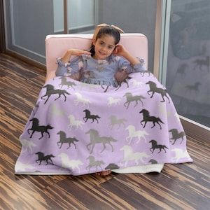 Pferd Decke Geschenk für kleines Mädchen niedliches Pferd Liebhaber Geschenk Tier Liebhaber Geschenk für sie individuelle Decke personalisiertes Weihnachtsgeschenk