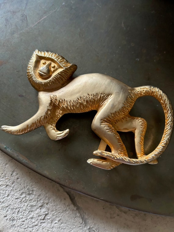 Vintage Matte Gold Tone Macaque Belt Buckle - Unsi