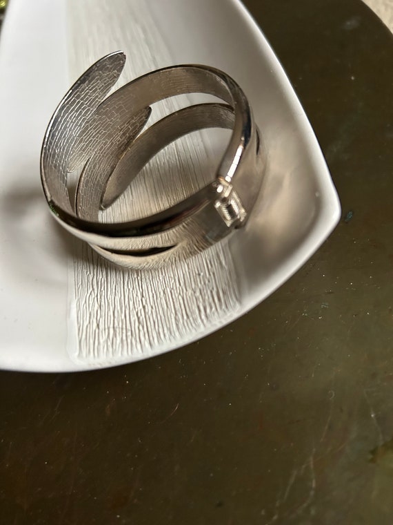 Vintage 4-Prong Hinged Silver Clamper Bracelet - … - image 4