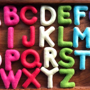 Ciepły różowy filcowy alfabet, prezenty edukacyjne, podstawy przedszkola