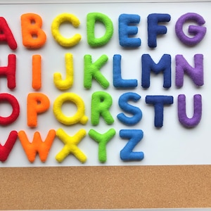 Magnetyczna obudowa z filcu Alfabet Kolory tęczy, magnes na lodówkę, filcowy alfabet