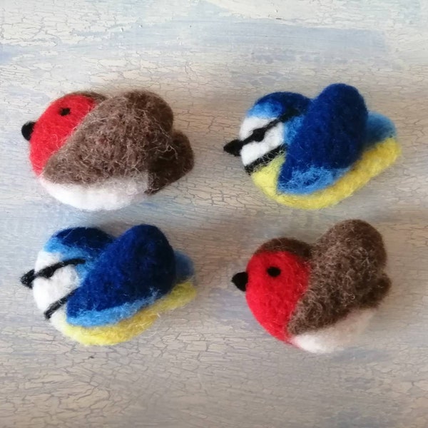 Needle felt Bird Brooch Pin. Robin or Bluetit Felt badge