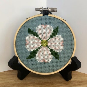 Hexagon Cross Stitch Embroidery Display Frame Geometric Wood Display for  Finished Embroidery Hoop Art / Cross Stitch, Needlepoint, Crewel 