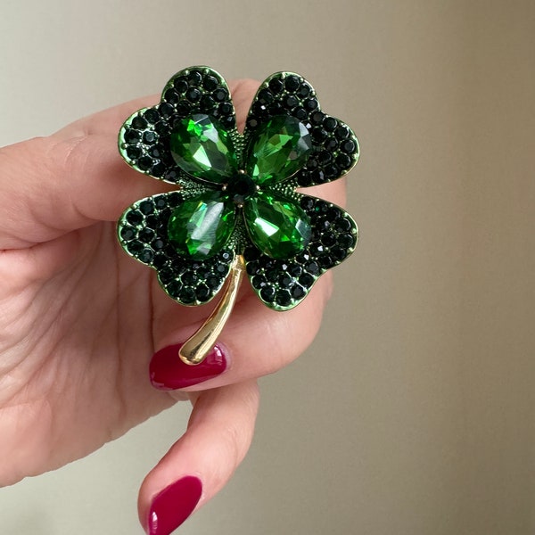 Clover pin. Green crystal clover brooch. Emerald clover brooch. Shamrock brooch. Shamrocks pin. Clover gift for her. 1.5” green clover pin