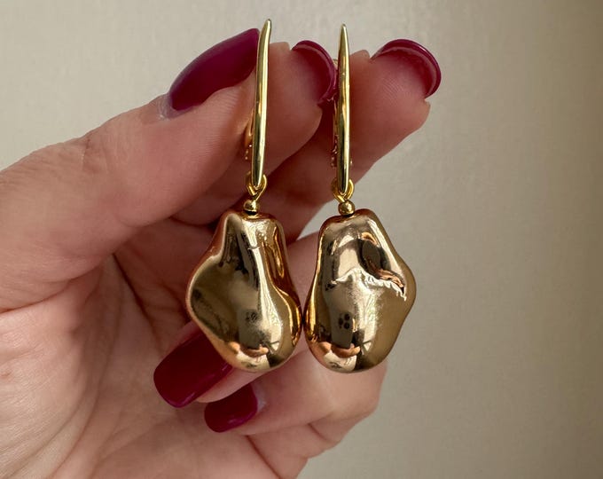 Sculptural Gold Drop Earrings: Modern Molten Metal Design