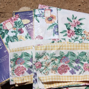 1980&#39;s - 1990&#39;s Vintage - Springs - PERENNIAL YELLOW - Queen Flat, 2 St. Pillowcases, 3 Pieces of Yardage - Good to Excellent Condition
