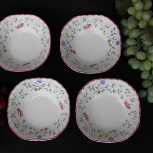 1988 - 2003 Vintage Johnson Brothers / Bros - SUMMER CHINTZ - Set of Four ( 4 ) Sq Cereal Bowls - Very Good Condition